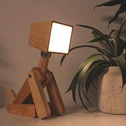 Lampada in legno a forma di cane