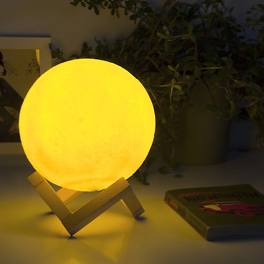 Una spettacolare lampada lunare in 3D
