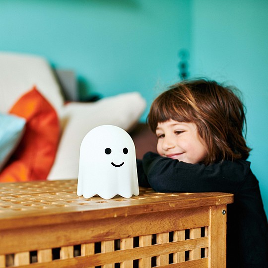 Boo è un fantasma buono che vi accompagnerà affinché non abbiate paura.