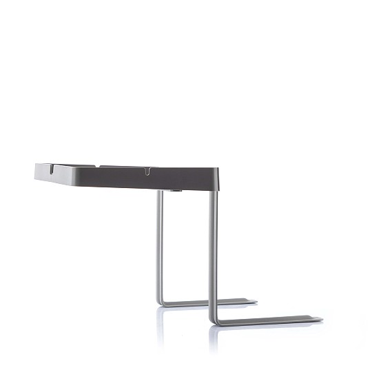 È possibile regolare l'altezza del tavolo in base allo spessore del materasso: tra 15 e 20 cm.
