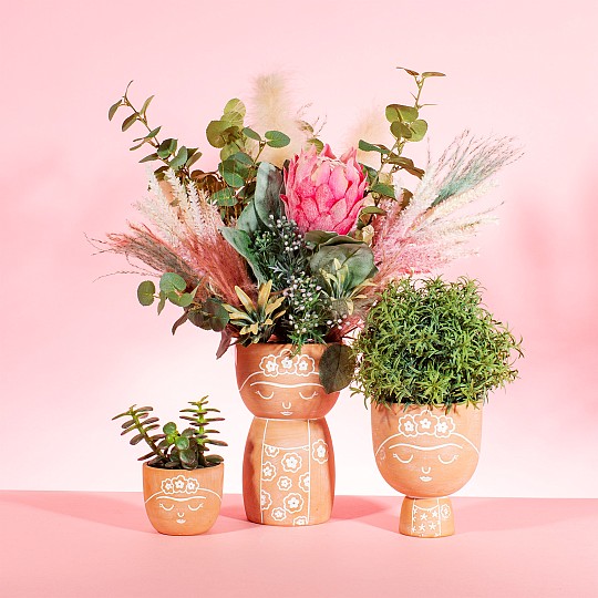 Scoprite la collezione, il vaso, la fioriera e il mini-vaso di fiori. 