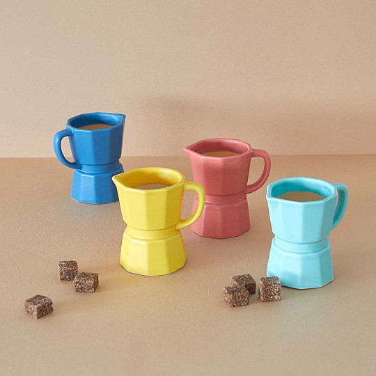 Set di tazze da caffè a forma di caffettiera