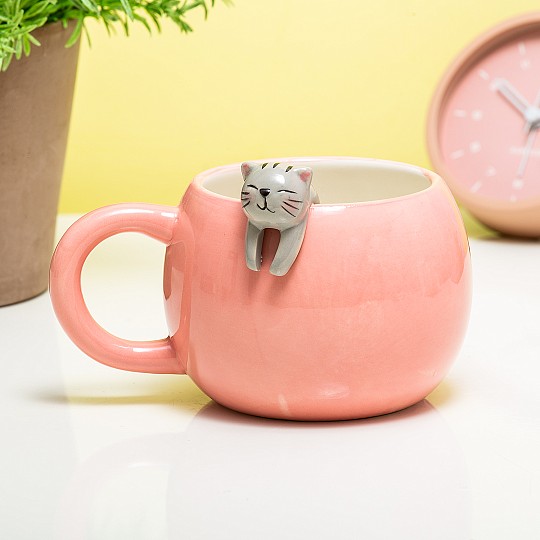 Una tazza molto originale per gli amanti dei gatti