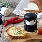 Un terrificante schiaccia aglio