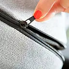 Facilmente staccabile grazie alla zip