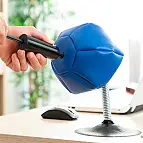 Viene fornito con un gonfiatore manuale