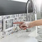 Perfetto per essere utilizzato mentre si cucina o si lavano i piatti