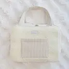 E colore bianco