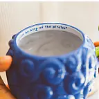 Include la frase "Sarò il re dei pirati".