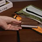 Funziona con una batteria ricaricabile e si ricarica tramite USB