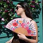 Realizzato in legno ad alta densità e policotone.