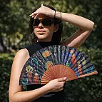 Realizzato in legno ad alta densità e policotone.