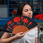 Realizzato in legno ad alta densità e policotone.