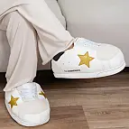 Pantofole da casa giganti con una stella