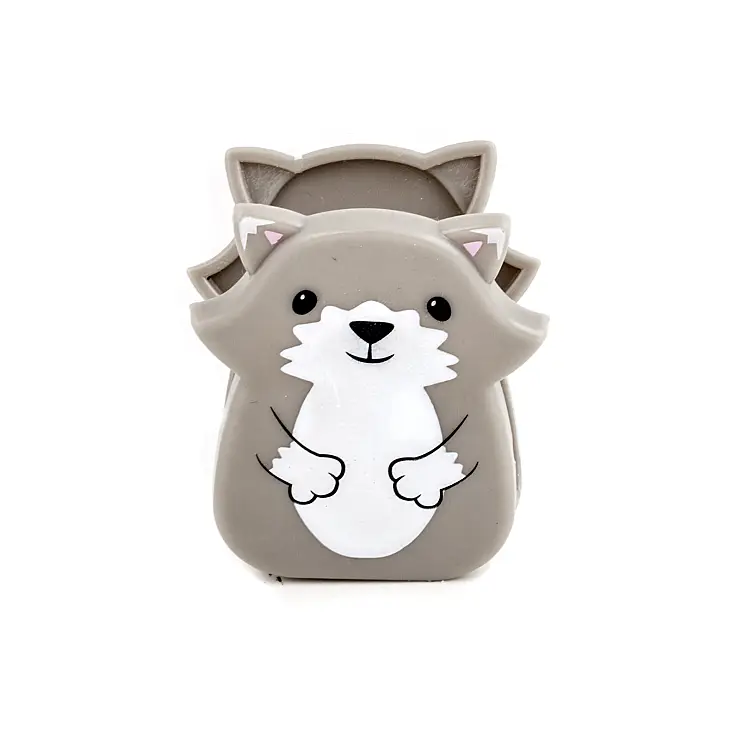 Misurano 5 x 4,2 x 3,3 cm.