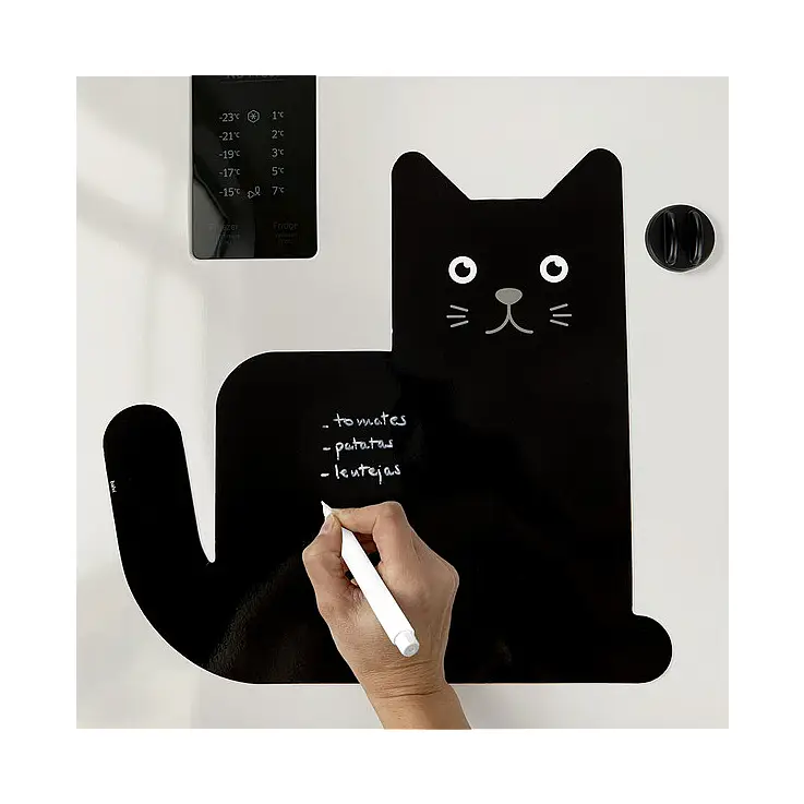 Include un pennarello bianco con supporto magnetico