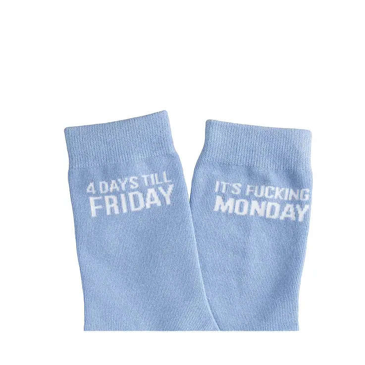I calzini del lunedì sono di colore blu