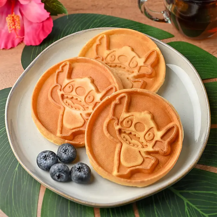 Preparare i waffle a forma di Stitch