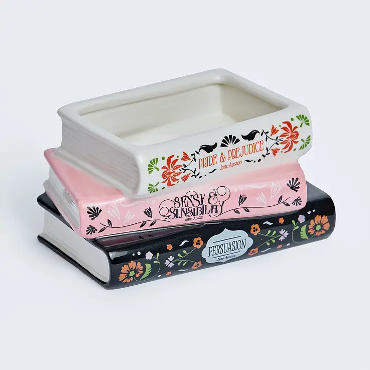 Misura 12,7 x 17,8 x 9,5 cm.