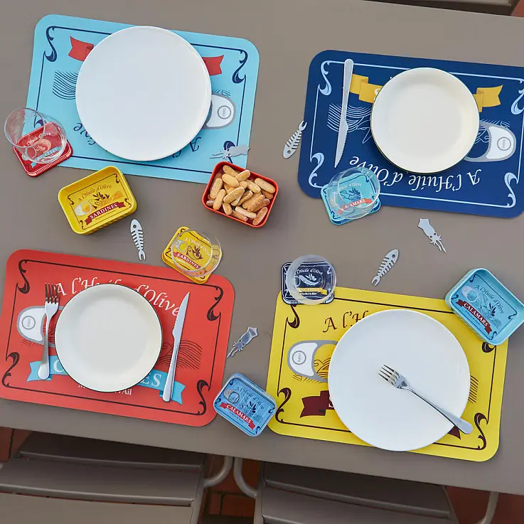 Tovagliette a forma di lattine per alimenti