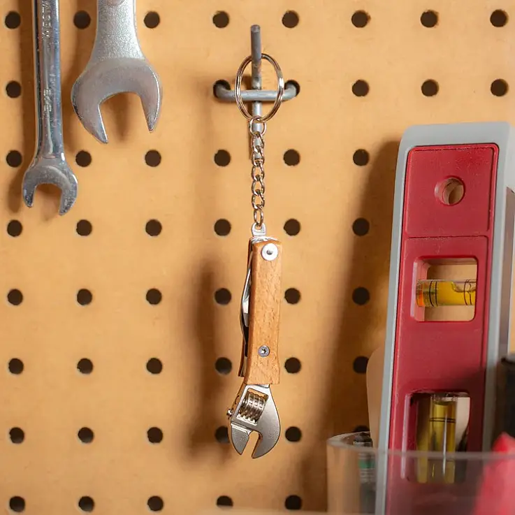 Portachiavi multi-tool a forma di chiave inglese