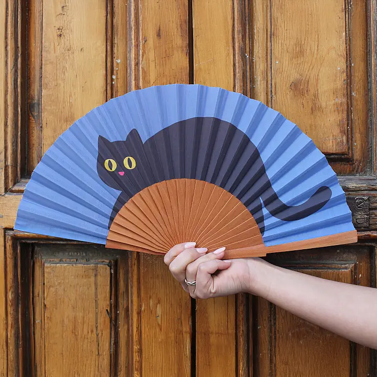 Ventaglio originale con gatto sdraiato