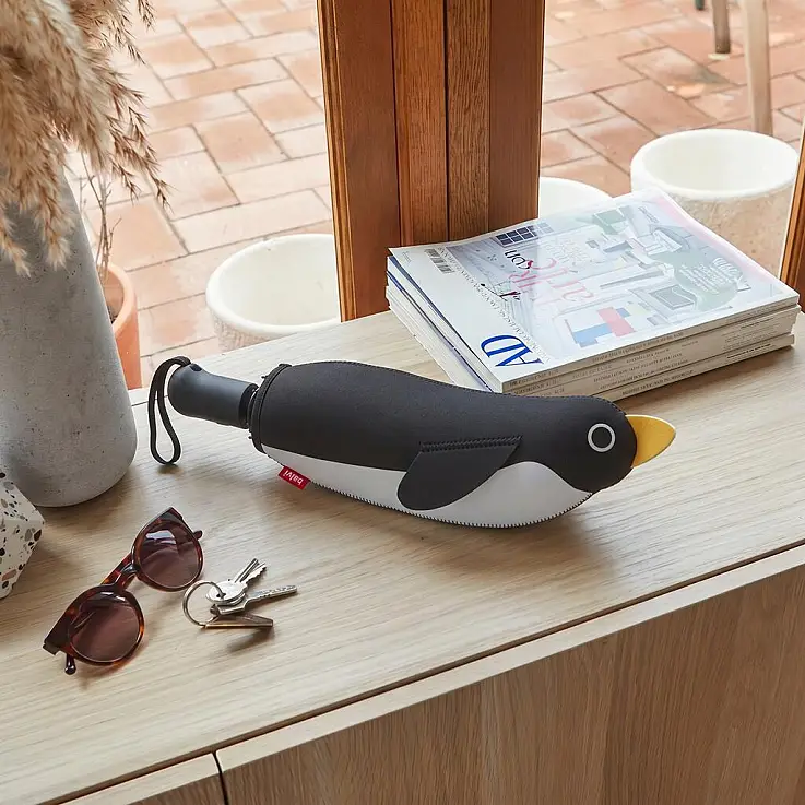 Ombrello automatico con custodia a forma di pinguino